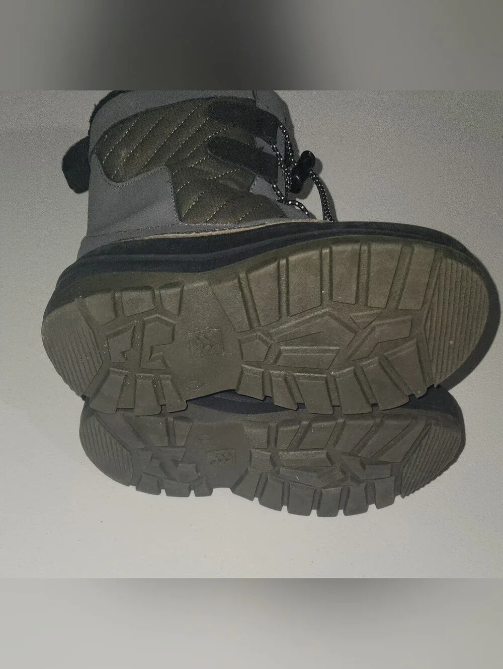 Gray/Green Quilted Winter Boots Size 1 Little Boys